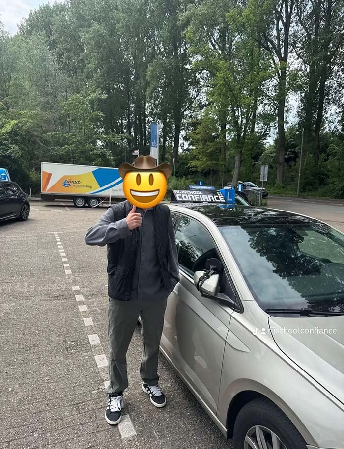 Geslaagde leerling door Rijschool Confiance in Rotterdam